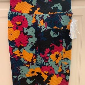 Brand New LuLaRoe Multicolor Floral Cassie Size XS